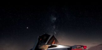 Elon Musk presentó el Tesla Roadster, que puede volar…bueno, eso dice Musk…